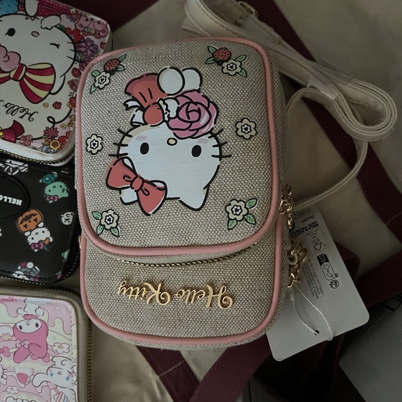 Hello Kitty bundle - Picture 2 of 7